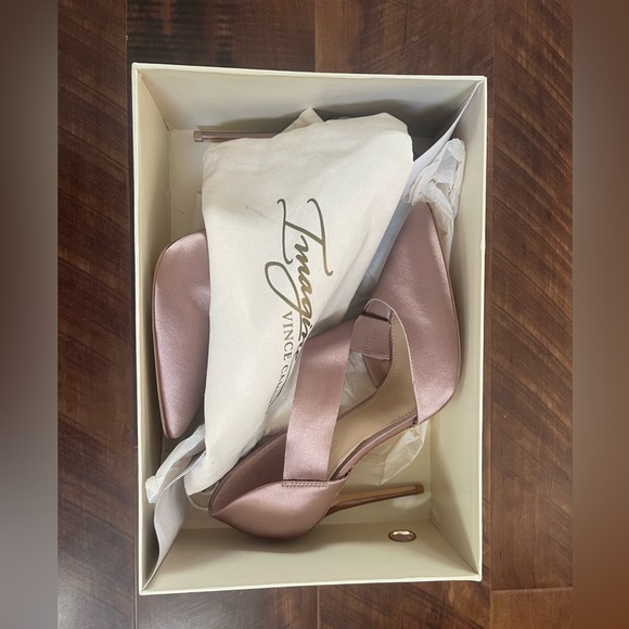 New in Box Vince Camuto Taupe Heel - Picture 6 of 7
